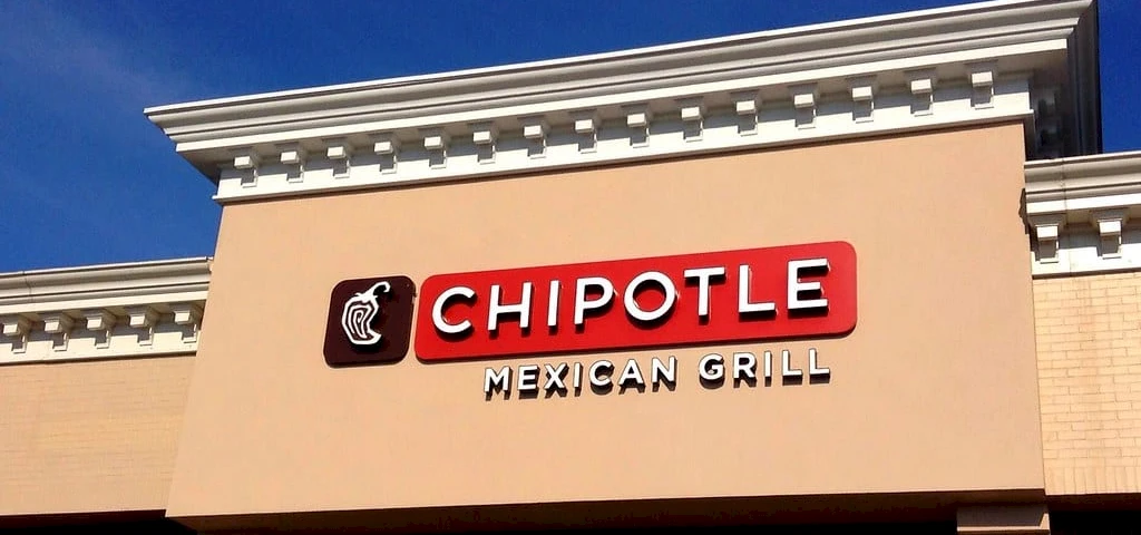 Weekend Roundup: Chipotle Pays $95,000, Delta Discrimination Suit, and Legal Issue for AI