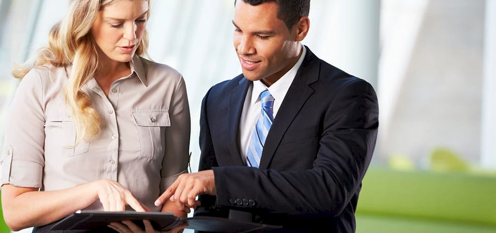 Weekend Roundup: Chase Hires People with Criminal Records, White Lies, New Taxi Law