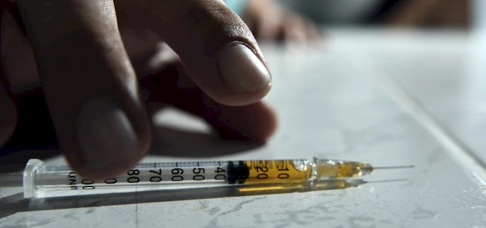 What&rsquo;s the Connection Between Opioids and Heroin?