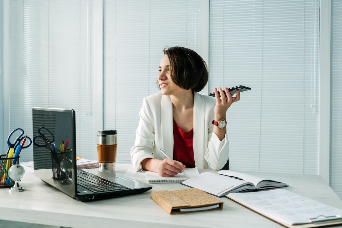 legal-business-consultant-legal-advisor-female-l-2023-11-27-05-28-36-utc.jpg