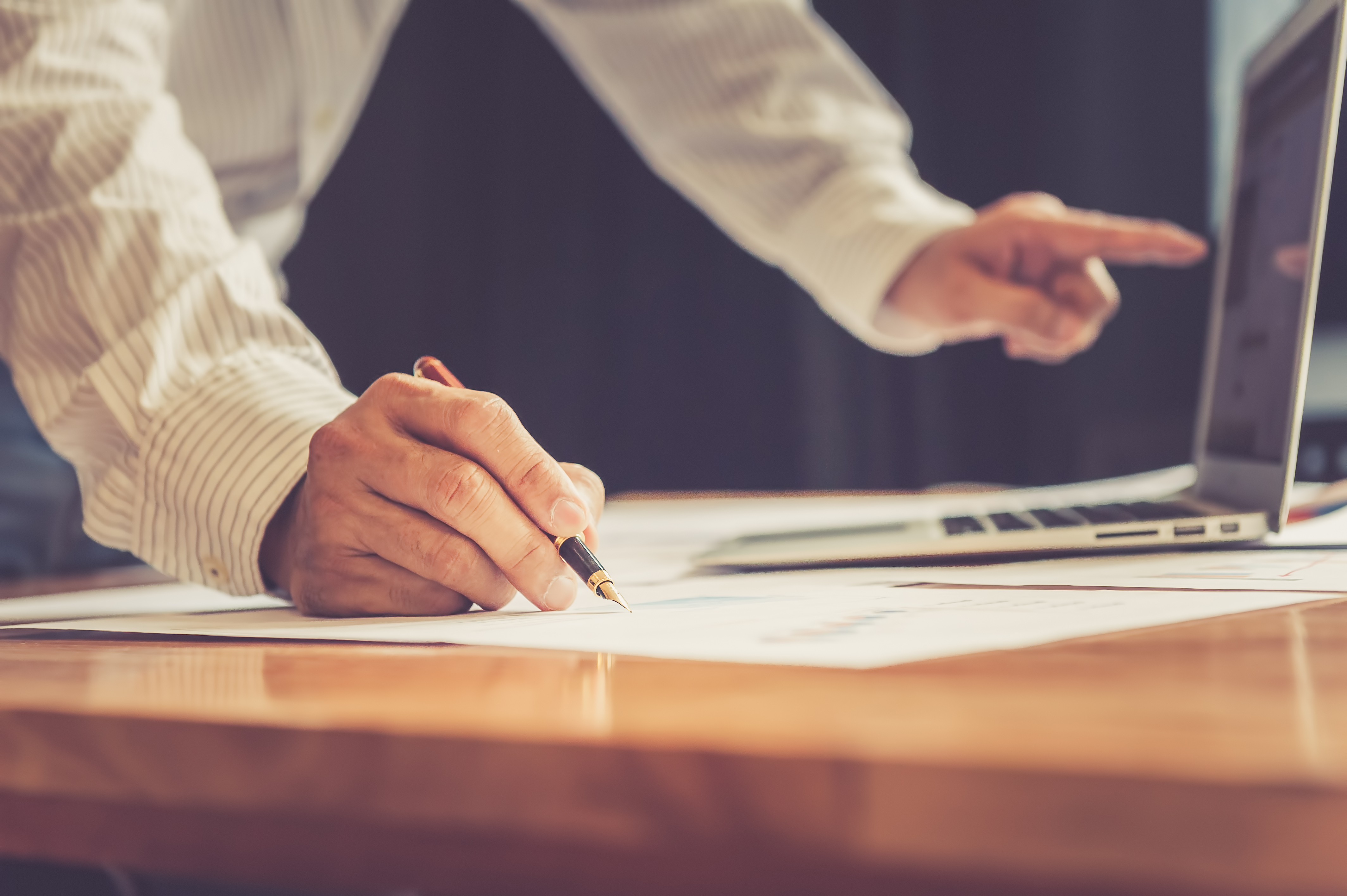 The Pros and Cons of Anonymous Reviews